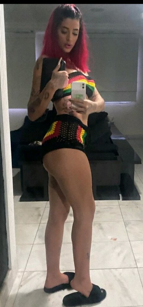 tätowierte onlyfans heiße nackt bilder