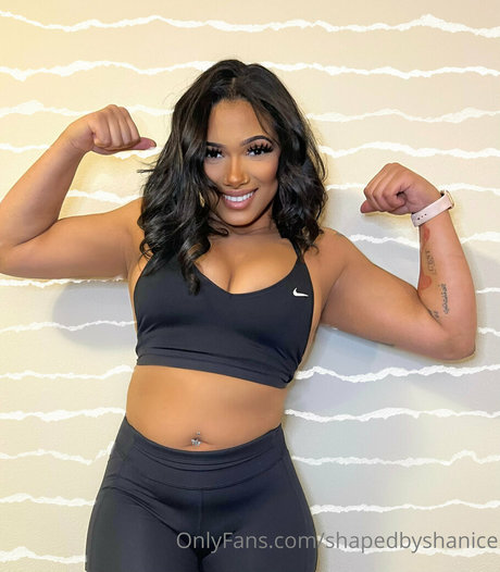 shapedbyshanice model hübsche bilder