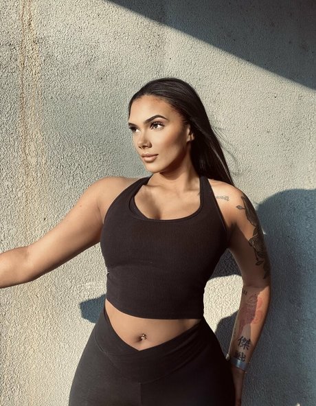 shapedbyshanice schauspielerin freie bilder