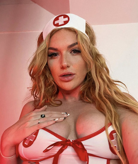 Annie Charlotte beste erwachsene bilder