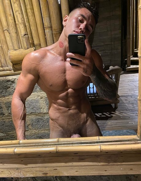 asiatische influencer-onlyfans kunst akt archiv