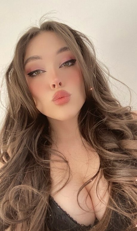 zierliche asiatische onlyfans heiße nackt bilder