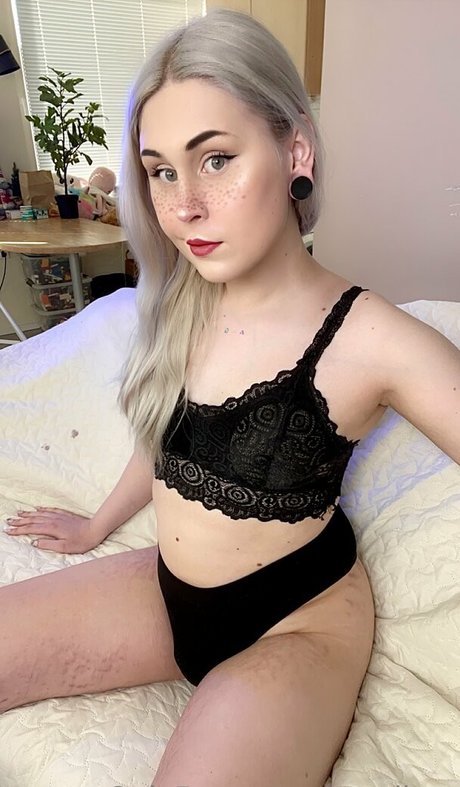 dünne blonde onlyfans schöne kunst fotos