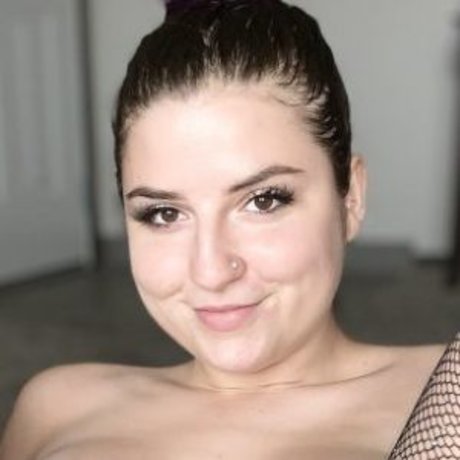 Yourqueenkatiee model sex bild