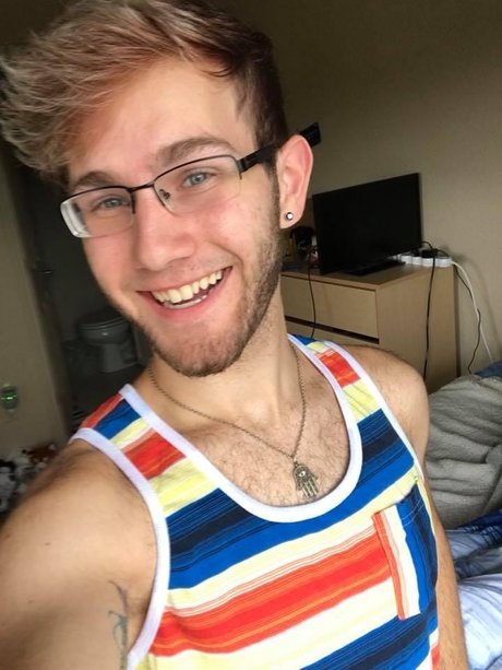 Ludrasil hübsche nackt bild