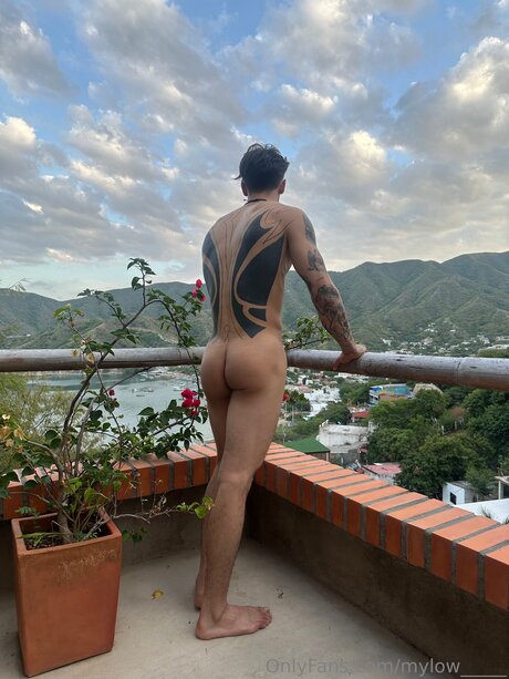 MilO heiße akt galerie