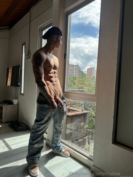 MilO sexy pornostar archiv