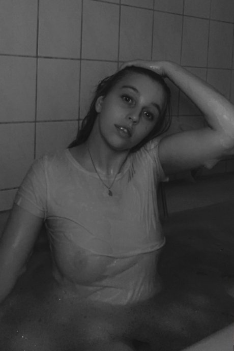 u189980474 nackt pornostar bild