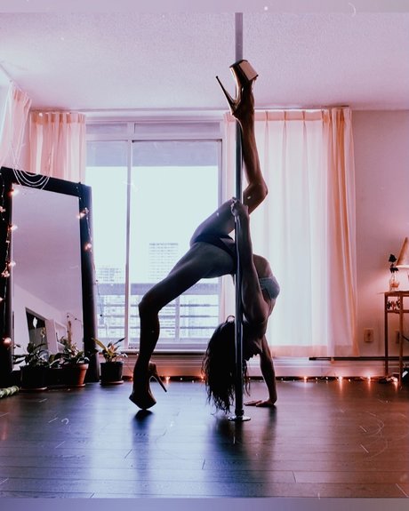 Nina Nightblossom xxx heiße bild