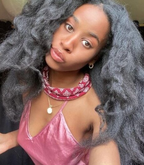 asiatische gilf-onlyfans exklusive erotische fotos