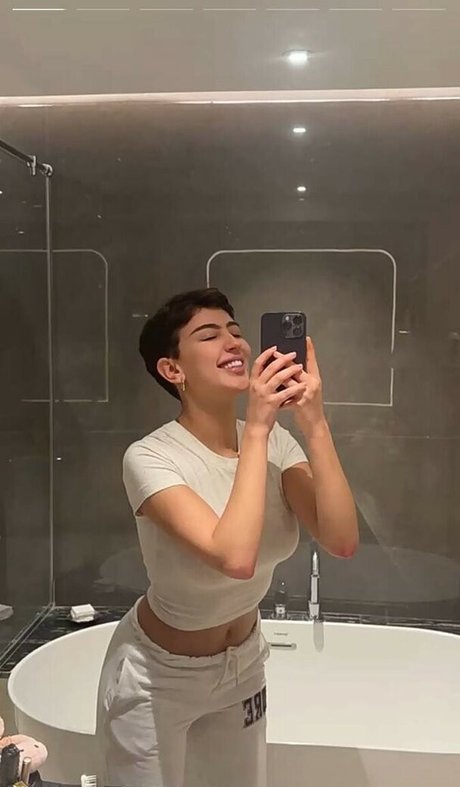 Roz Idrissi model porno bild