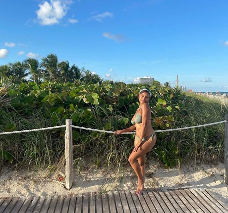 Plantbae model nackt foto