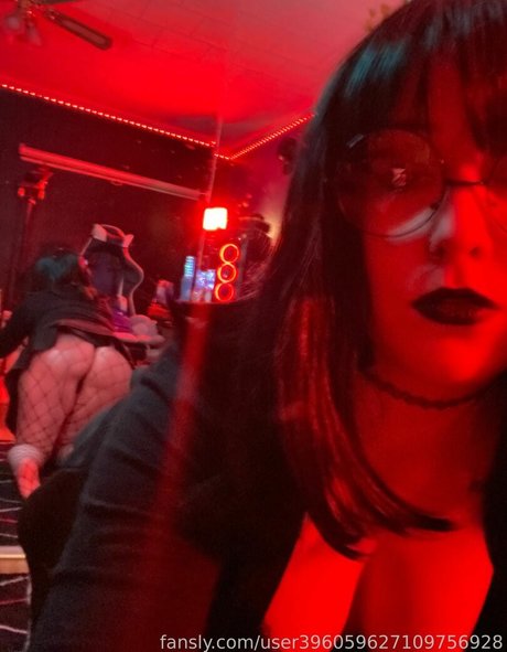 WhisperingPizza ASMR erotische sexy foto