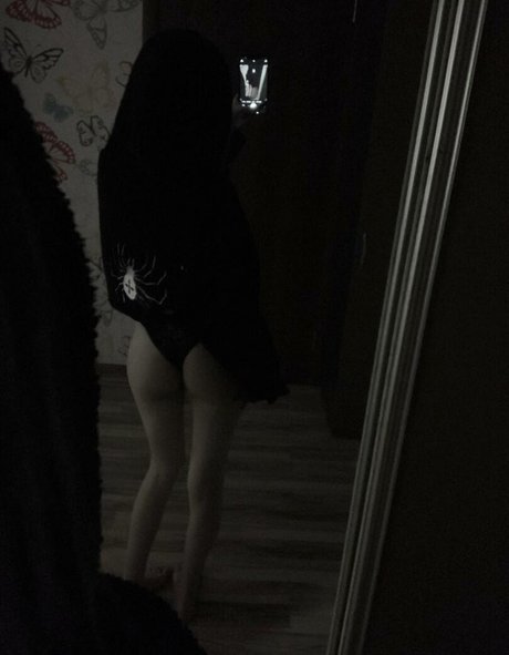 M uselessbeauty model pornografische bild