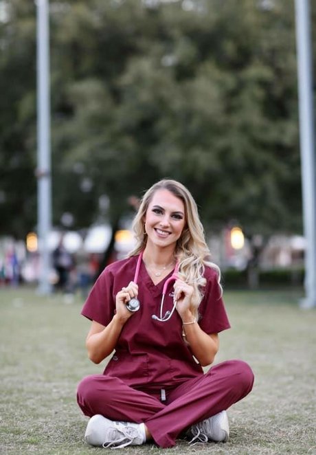 Emilee Atchley beste erwachsene foto