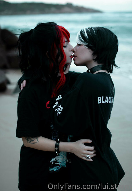 latex-onlyfans top pornografische bild