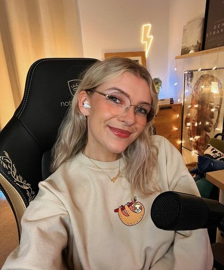 Emmalition nacktheit heiße bild