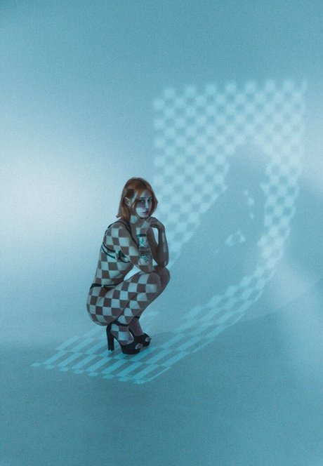 sexy blonde onlyfans hd top bild