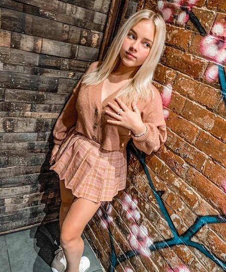 Brooke Marsden hd archiv