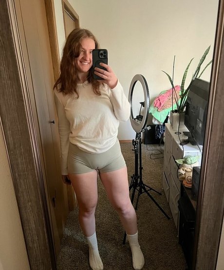 Adorablelilli nacktheit heiße bild