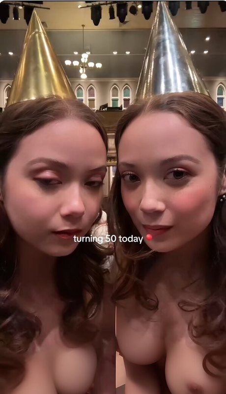 Laufey And Junia schöne perfekte bild