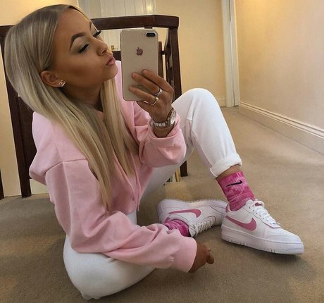 Lucy M schöne beste bild