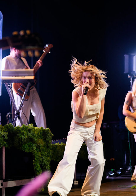 heiße blonde onlyfans freie nackt bild