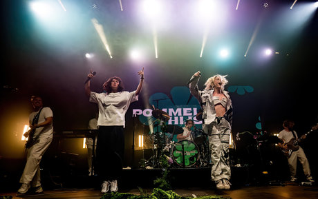 Pommelien Thijs sexy top bilder