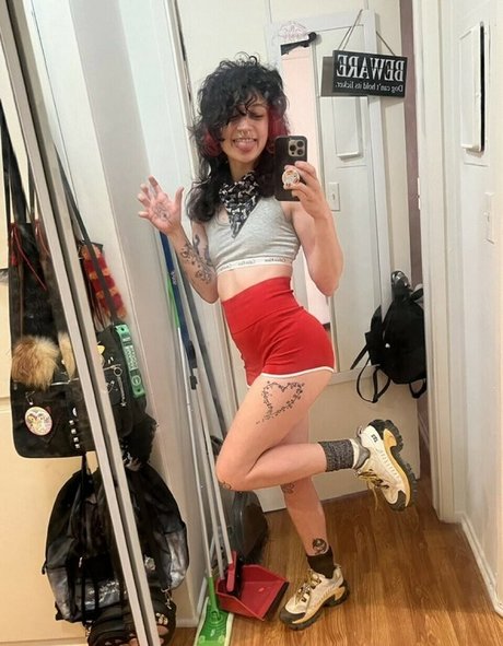 CanineCrucifix nackt erwachsene bilder