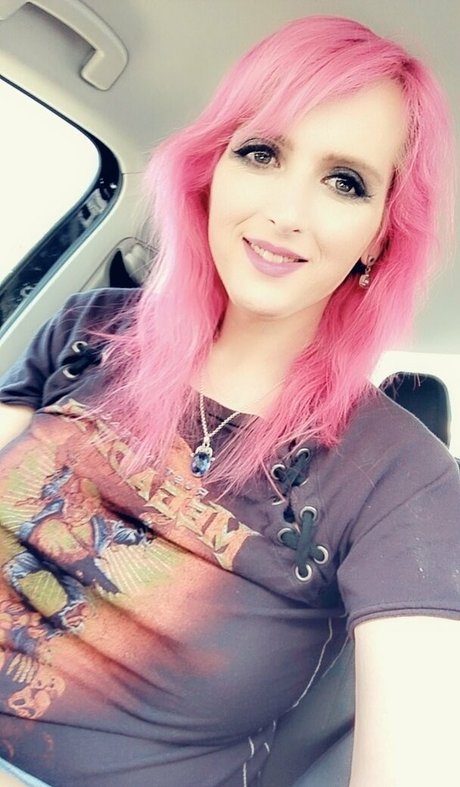 schauspielerin onlyfans kunst akt bild