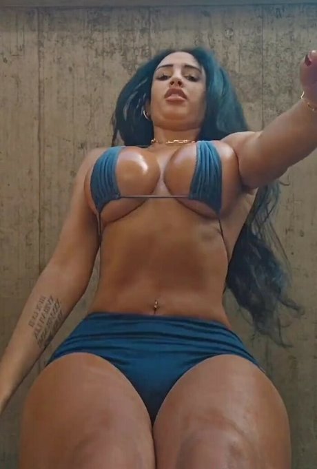 dünne blonde onlyfans top nackte bild