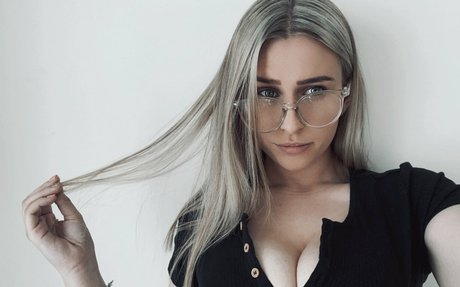 dünne shemale-onlyfans porno nackt galerie