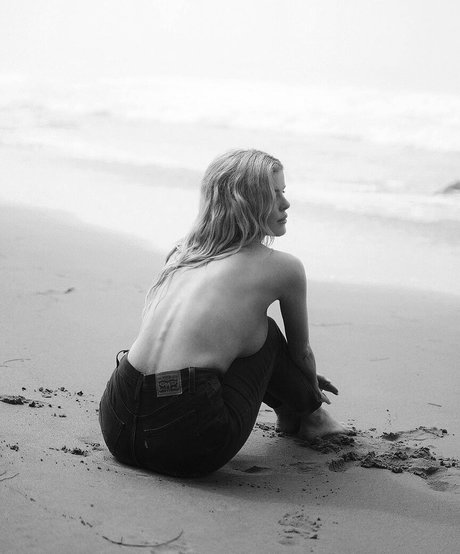 Mckenzie Hewson top nacktheit bild