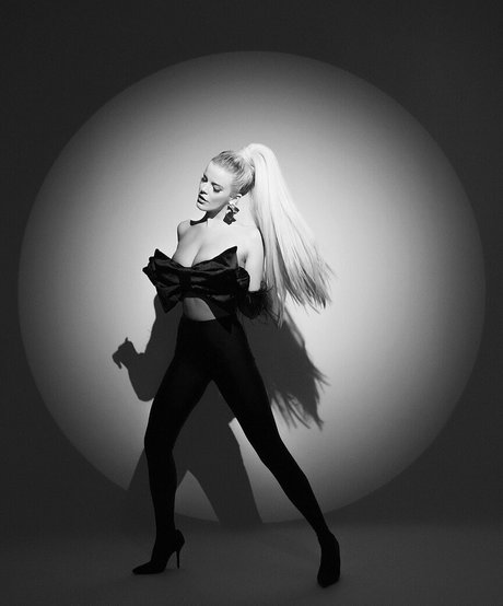 Mckenzie Hewson top sex galerie