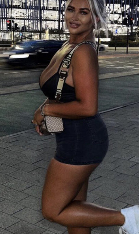 Nicole Barker erotische akt foto