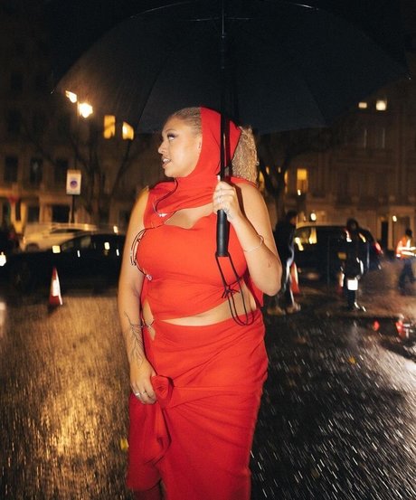 Mahalia model exklusive galerie