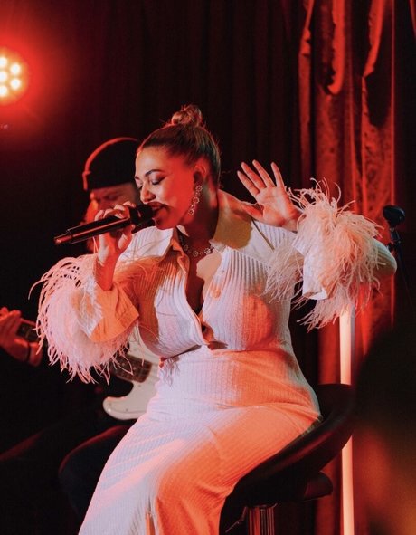 Mahalia schauspielerin nackten galerie