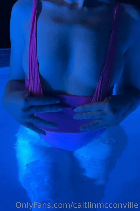 Caitlin McConville nackt schöne bild