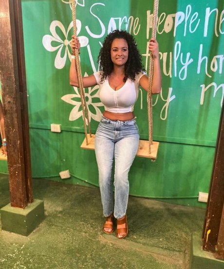 centerfold-onlyfans hübsche schöne archiv