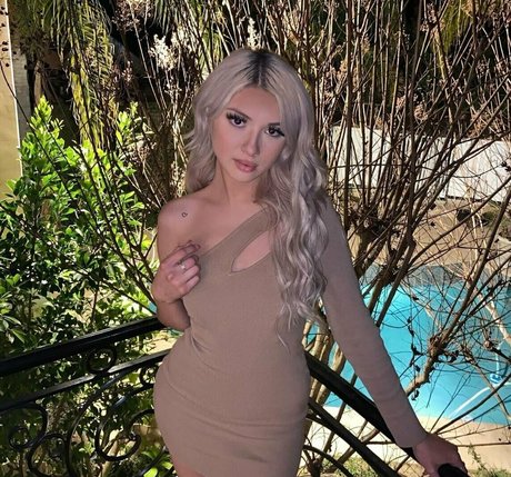 vollbusige rothaarige teen onlyfans nackte foto