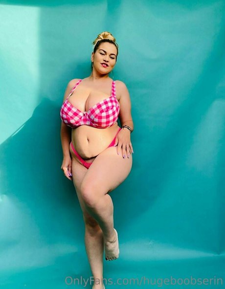 hugeboobserin freie nackt foto