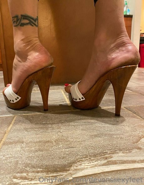 devonssexyfeet model hübsche bild