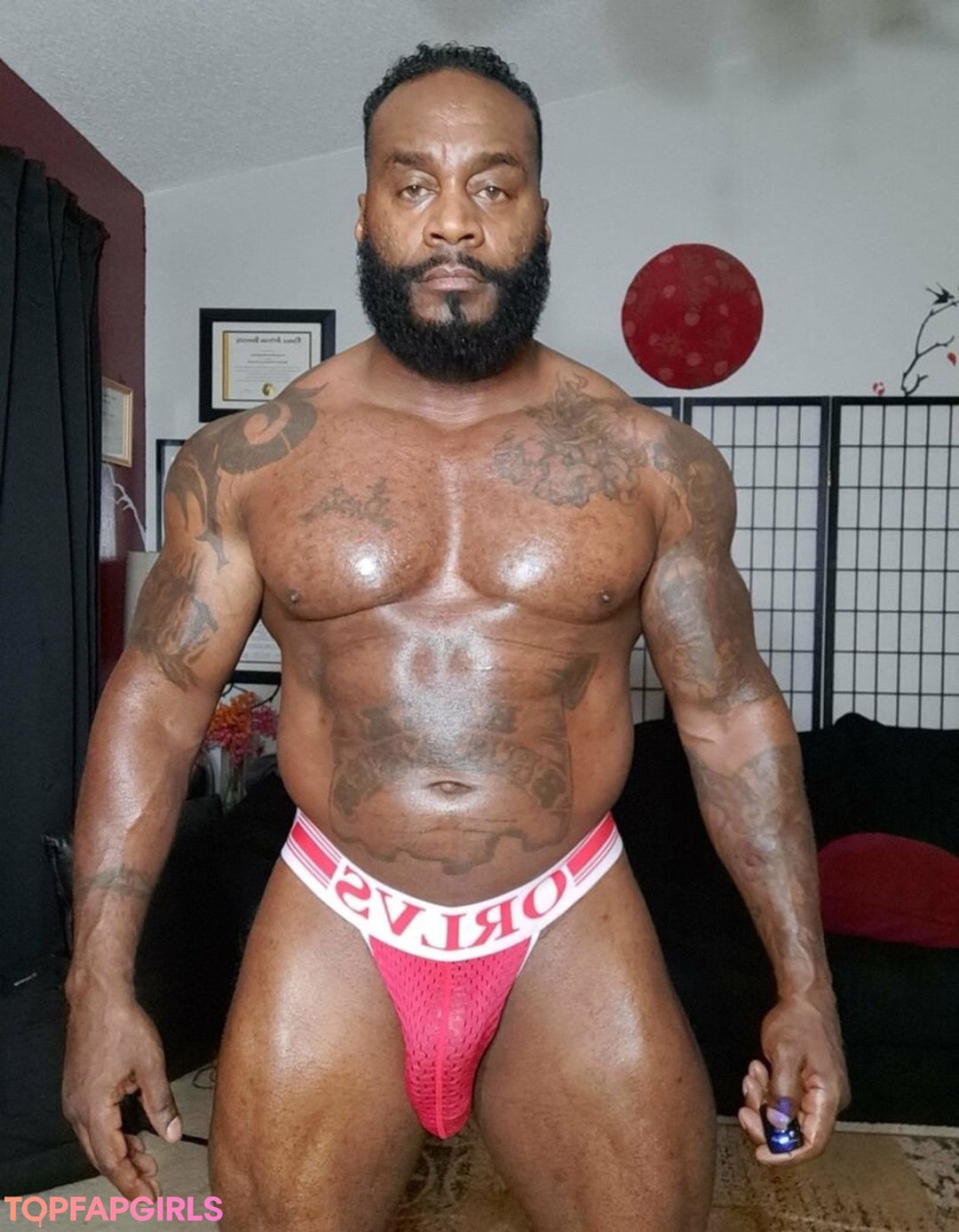 dünne blonde onlyfans erotische akt bild