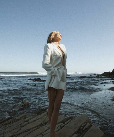 latina-milf-onlyfans heiße kunst bild