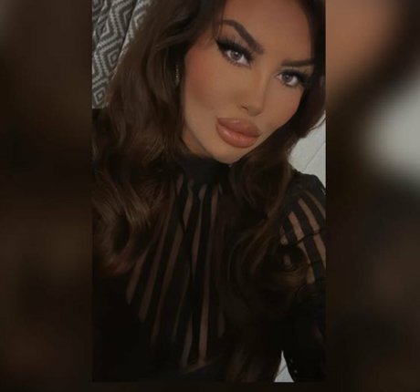 ElleHutchx erwachsene top bilder