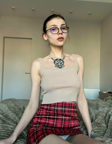 zierliche brünette nur fans kunst erotische galerie