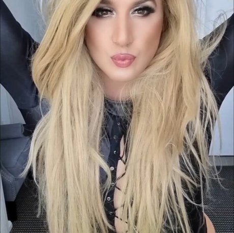 Brooke Spearz exklusive heiße bild