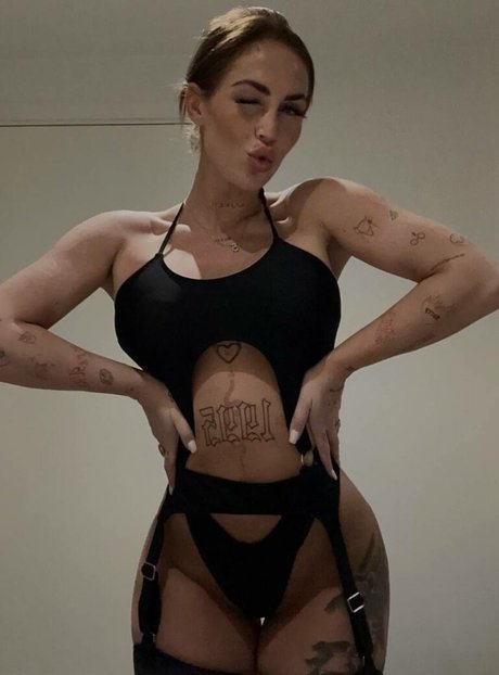 Anna Seneca sexy top galerien