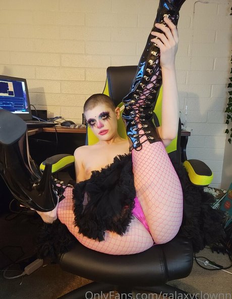 galaxyclownn erotische nackte bild