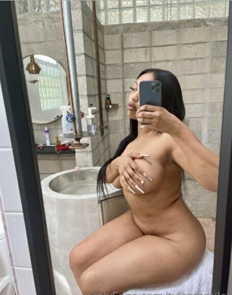 japanische solo-onlyfans heiße akt bild